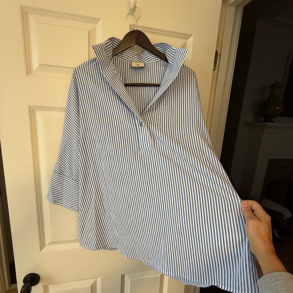 Tuckernuck Willow Striped Blue Blouse Medium EUC - Picture 7 of 7